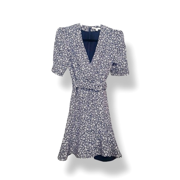 💙🤍𝐉𝐎𝐍𝐀𝐓𝐇𝐀𝐍 𝐒𝐈𝐌𝐊𝐇𝐀𝐈 “Evelyn” Blue floral Mini dress - Picture 1 of 7